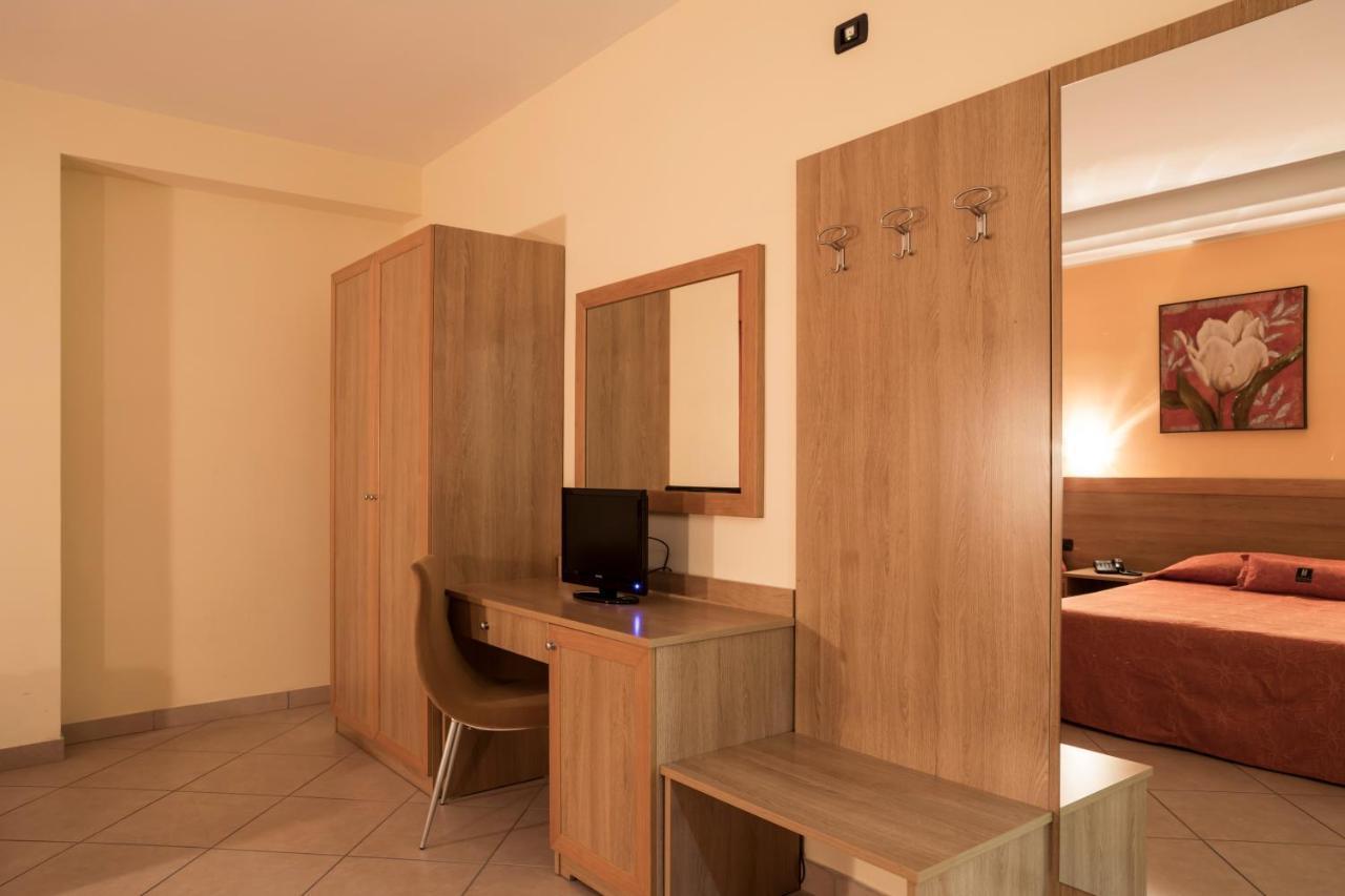 Manhattan Village Hotel Sulmona Exteriér fotografie