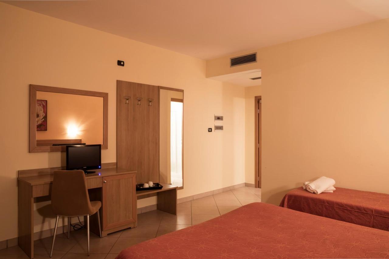 Manhattan Village Hotel Sulmona Exteriér fotografie