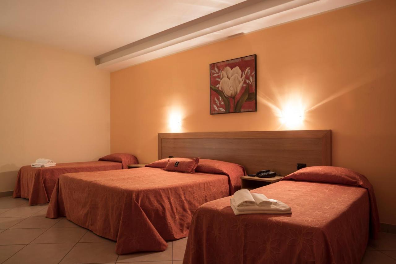 Manhattan Village Hotel Sulmona Exteriér fotografie